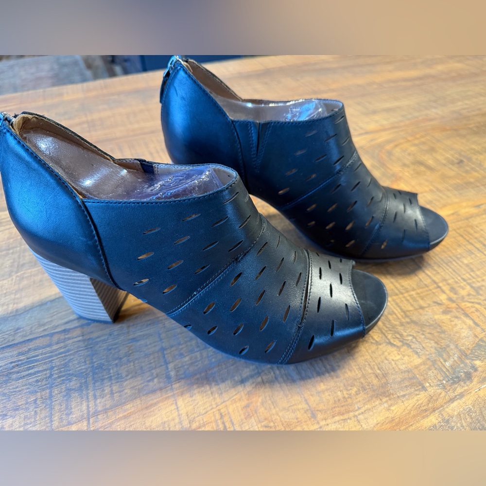 Clarks Bandy Takala Leather Peep Toe Boots 12 Medium NIB! - Picture 2 of 10